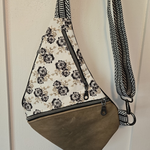 Coral's Krafts Handbags - NWOT, Conceal carry sling bag
